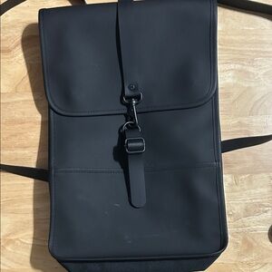 Rains Black Minimalist Men's Backpack - Unbranded